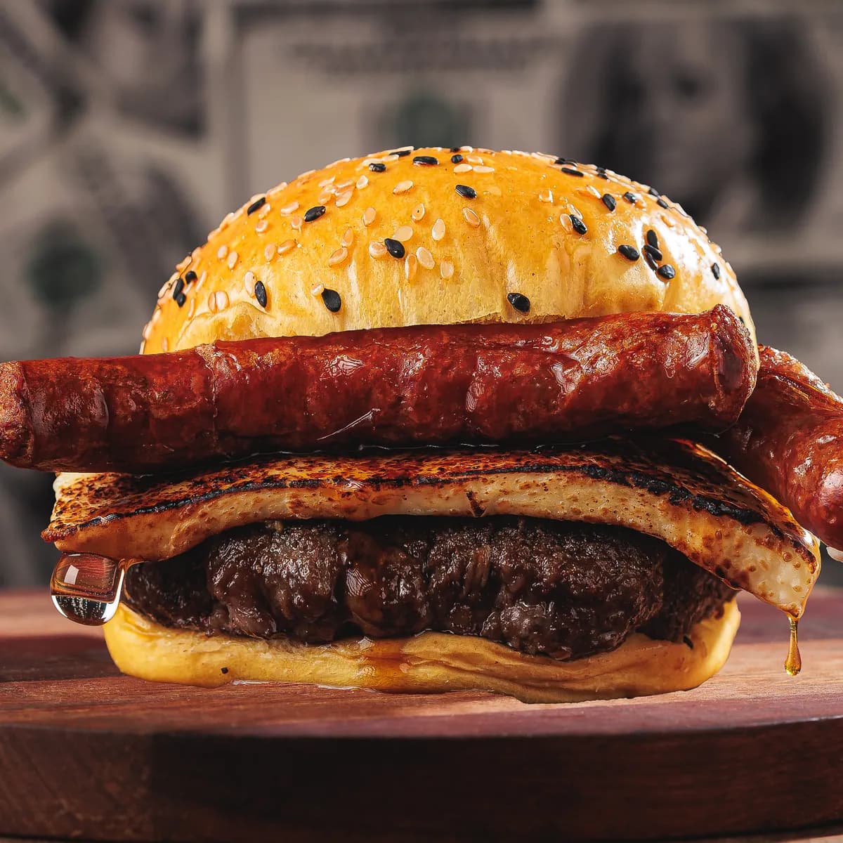 Fundo Imobiliário: burger de pão amarelo com blend de 150g, queijo coalho grelhado e linguiça